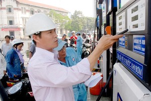 Chưa xem xét giảm thuế nhập khẩu khi tăng thuế bảo vệ môi trường đối với xăng