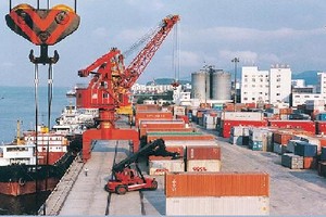 Cán cân thương mại đến giữa tháng 7 thâm hụt gần 4 tỷ USD