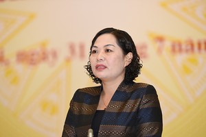 Phó thống đốc Ngân hàng Nhà nước Nguyễn Thị Hồng tại cuộc họp báo chính phủ tháng 7 (Ảnh: chinhphu.vn)