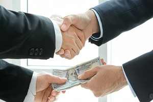 Người dân không tin tưởng nhiều vào quyết tâm chống tham nhũng của chính quyền địa phương (Ảnh Internet)