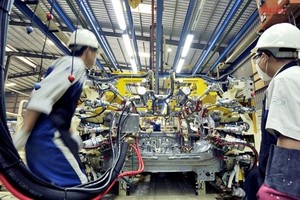 Tiến trình tái cơ cấu nền kinh tế vẫn chậm trễ, các dòng chảy lớn chuyển dịch chậm như chuyển nông nghiệp – công nghiệp, dịch vụ; nông thôn sang thành thị, nhà nước sang tư nhân…  (ảnh minh họa)