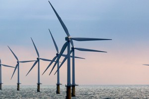 Cánh đồng gió ngoài khơi (offshore wind farm) dự kiến sẽ được đầu tư xây dựng ngoài khơi cách bờ biển Bình Thuận (mũi Kê Gà) khoảng 20km tới 50km, nơi có tốc độ gió bình quân 9,5m/s (ảnh minh họa)
