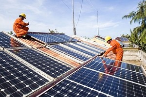 Cấp tập hướng dẫn giải quyết vướng mắc đầu tư điện mặt trời mái nhà