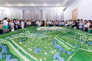 Nguồn cung khan hiếm là một trong những lý do chính đẩy giá bất động sản TP.HCM tăng mạnh thời gian qua.  Ảnh: Gia Huy