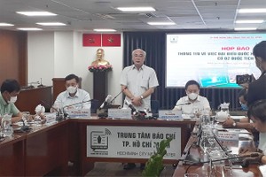 Ông Phan Nguyễn Như Khuê, Trưởng ban Tuyên giáo Thành ủy TP.HCM thông tin tại buổi họp ngày 1/9.