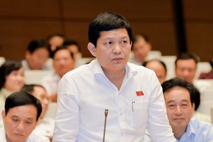 Ông Phạm Phú Quốc phát biểu tại Quốc hội.