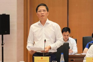 Bộ trưởng Bộ Công Thương Trần Tuấn Anh báo cáo tại phiên giải trình - (Ảnh CT)