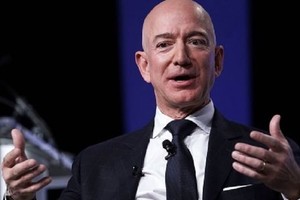 Tỷ phú Jeff Bezos được cho là kiếm được 13 tỷ USD chỉ trong một ngày của tháng 7. Ảnh: AFP
