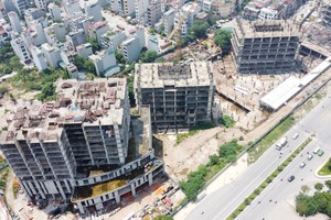 Các nhóm khách hàng Usilk City đang mâu thuẫn nhau. Ảnh: Dũng Minh