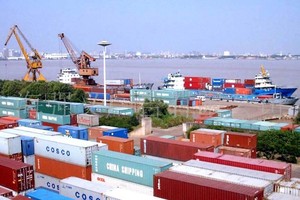 8 tháng qua, trong khi xuất khẩu đạt 175,36 tỷ USD, tăng 2,3% so với cùng kỳ, thì nhập khẩu chỉ đạt 161,87 tỷ USD, giảm 2,4%.