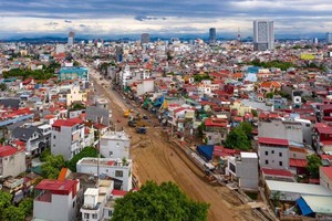 Toàn bộ tuyến đường Hồ Sen - Cầu Rào 2 nhìn từ trên cao. Ảnh: Hồng Phong