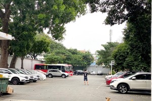 Khu đất vàng tại số 132 - Đào Duy Từ (quận 10, TP.HCM) đang được dùng làm bãi giữ xe.