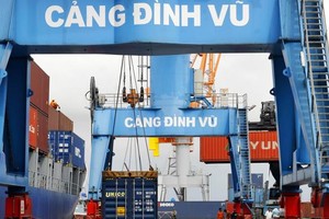 Hàng hóa của Việt Nam chủ yếu xuất khẩu qua hệ thống đường biển, hàng không.