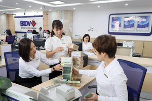 Cùng nhiều ngân hàng khác, BIDV đã tung ra gói cho vay hấp dẫn đối với khách hàng mua nhà, mua xe. Ảnh: Đ.T