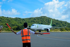Một tàu bay Embraer 195 của Bamboo Airways.
