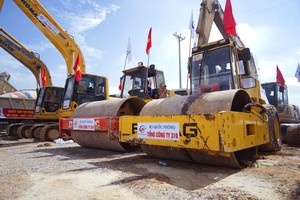 Việc khởi công được phần lớn các gói thầu xây lắp thuộc 3 dự án thành phần cao tốc Bắc - Nam phía Đông chuyển đổi hình thức đầu tư từ PPP sang đầu tư công đã giúp Bộ GTVT giải ngân được một lượng vốn khá lớn trong tháng 11/2020.