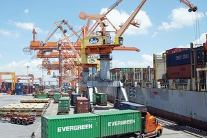 Xu hướng hồi phục trở lại của xuất nhập khẩu đang dần trở nên rõ ràng hơn. Ảnh: Đức Thanh