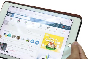 Đẩy mạnh ứng dụng số hóa vừa giúp nâng cao trải nghiệm khách hàng, vừa giúp doanh nghiệp cải thiện hiệu quả kinh doanh. Ảnh: Việt Dũng