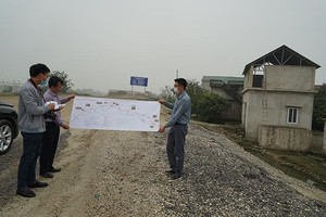 Nhiều vị trí trên 2 dự án thành phần cao tốc Bắc - Nam qua Ninh Bình hiện vẫn chưa thể bàn giao mặt bằng.