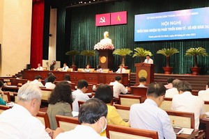TP.HCM tổ chức hội nghị Triển khai nhiệm vụ phát triển kinh tế- xã hội năm 2021 được tổ chức sáng nay (Ảnh: Hồng Phúc).