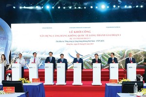 Thủ tướng Nguyễn Xuân Phúc tham dự lễ khởi công dự án Cảng hàng không quốc tế Long Thành giai đoạn 1. Ảnh: Lê Toàn