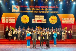 Ông Trần Thanh Tú, Phó tổng giám đốc Pháp lý, Pháp chế và Đối ngoại Dai-ichi Life Việt Nam nhận giải “Top 10 Sản phẩm Vàng – Dịch vụ Vàng Việt Nam 2020”