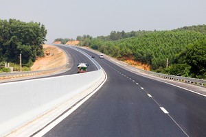 Những tuyến đường cao tốc đã trở thành động lực tăng trưởng cho nền kinh tế. Trong ảnh: Tuyến cao tốc Hà Nội - Bắc Giang. Ảnh: Anh Minh