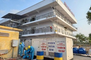 Công ty Điện lực Hải Dương triển khai thi công cấp điện cho bệnh viện dã chiến số 3