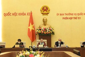 Ủy ban Thường vụ Quốc hội cho ý kiến báo cáo tổng kết nhiệm kỳ của Chính phủ (Ảnh QK).