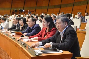 Trong 496 người trúng cử đại biểu Quốc hội khoá XIV có toàn bộ 19 uỷ viên Bộ Chính trị và hơn 70 vị ủy viên Trung ương khác 