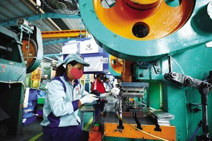 Tăng 7,4% so với cùng kỳ năm 2020, Chỉ số Sản xuất toàn ngành công nghiệp (IIP) là điểm sáng của nền kinh tế trong 2 tháng đầu năm 2021. Ảnh: Đức Thanh