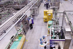 Dây chuyền sản xuất tại Nhà máy sữa nước của Nestlé tại Hưng Yên. Ảnh: Đức Thanh