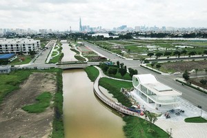 Với chủ đầu tư lựa chọn phát triển dự án từ trung cấp đến cao cấp thì việc xây nhà ở xã hội trong cùng dự án sẽ gây nhiều bất cập (Trong ảnh: Khu đô thị Vạn Phúc)