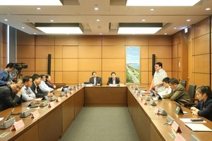 Chiều 25/3 Quốc hội đã thảo luận tại tổ về các báo cáo nói công tác nhiệm kỳ, bao gồm báo cáo của Chinh phủ - (Ảnh Duy Linh).