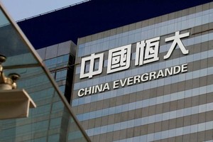 Evergrande là doanh nghiệp bất động sản nợ nhiều nhất thế giới với hơn 120 tỷ USD, theo Bloomberg.