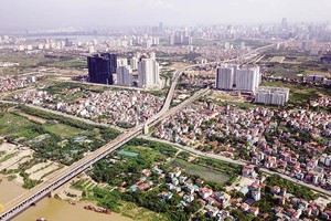 Công tác lập và phê duyệt nhiệm vụ lập quy hoạch vùng, quy hoạch tỉnh cần được đánh giá sâu, bởi đây là một trong những yếu tố tác động tới kinh tế vĩ mô. Trong ảnh: Một phần khu vực đô thị bên sông Hồng thuộc địa phận TP. Hà Nội. Ảnh: Đức Thanh