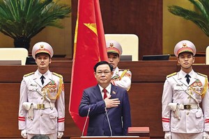 Ông Vương Đình Huệ, tân Chủ tịch Quốc hội tuyên thệ. Ảnh: Quang Anh