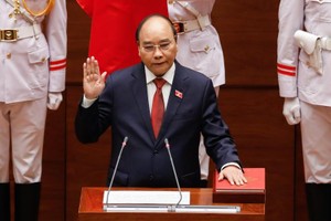 Ông Nguyễn Xuân Phúc đắc cử Chủ tịch nước, tuyên thệ nhậm chức