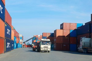 Tăng trưởng xuất khẩu đạt rất cao (23,7%), không chỉ so với cùng kỳ các năm trước. Ảnh: Chí Cường