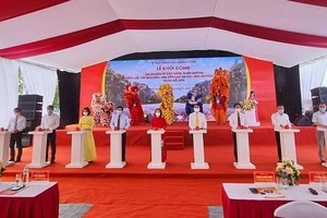 Lãnh đạo thành phố Hải Phòng cùng lãnh đạo quận Đồ Sơn nhấn nút khởi công dự án