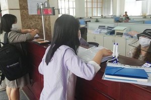 Tính đến trưa ngày 4/5/2021, cơ quan thuế Hà Nội đã tiếp nhận 98% hồ sơ quyết toán thuế TNCN so với dự kiến, trong đó, trên 60% số hồ sơ được nộp qua phương thức điện tử