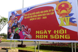 Panô tuyên truyền về bầu cử đại biểu Quốc hội khóa XV và đại biểu HĐND các cấp nhiệm kỳ 2021-2026 tại Đà Nẵng (Ảnh - Báo Đà Nẵng).