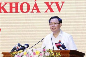 Chủ tịch Quốc hội Vương Đình Huệ tiếp xúc cử tri thành phố Hài Phòng (Ảnh - Quochoi.vn)