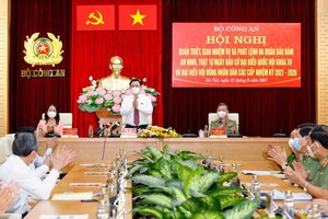 Chủ tịch Quốc hội Vương Đình Huệ dự hội nghị toàn quốc quán triệt, giao nhiệm vụ và phát lệnh ra quân bảo đảm an ninh, trật tự Ngày bầu cử (Ảnh - DT)