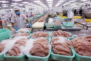 Bộ trưởng Nguyễn Hồng Diên đề nghị Trung Quốc miễn kiểm tra, xét nghiệm virus Sars-Cov-2 trên nông, thủy sản, thực phẩm đông lạnh của Việt Nam xuất khẩu sang Trung Quốc.