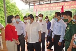 Bộ trưởng Nguyễn Chí Dũng tiếp xúc cử tri tại tỉnh Quảng Trị