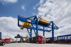 Xuất siêu 4 tháng vọt lên 1,63 tỷ USD