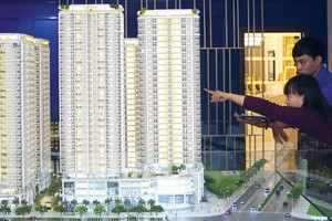 Dịch bệnh quay trở lại khiến nhiều doanh nghiệp địa ốc phải dời lại kế hoạch bán hàng… Ảnh: Dũng Minh