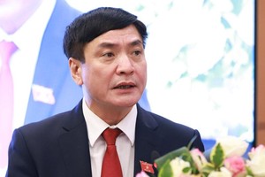 Tổng thư ký Quốc hội, Chánh Văn phòng Hội đồng bầu cử quốc gia Bùi Văn Cường tại buổi họp báo (Ảnh Duy Linh).