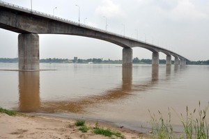 Xây dựng cầu qua sông có đê phải bảo đảm thoát lũ
